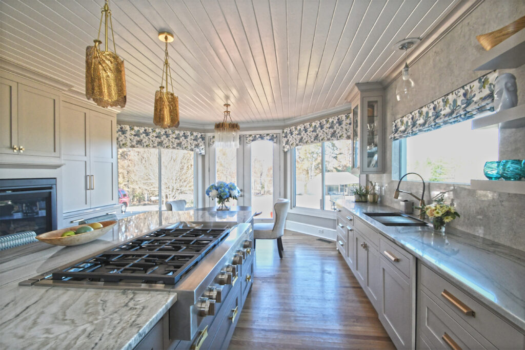 Cornices in a dine-in kitchen area